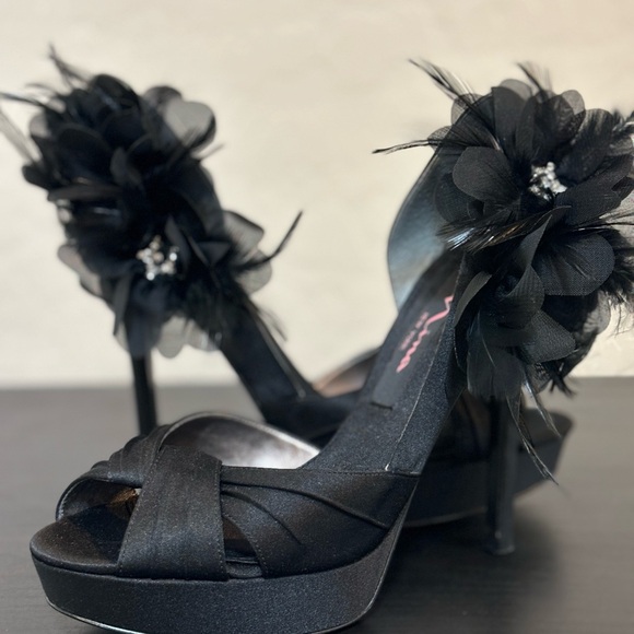 NINA 🖤 Satin Mabell Platform Heels - Picture 2 of 16